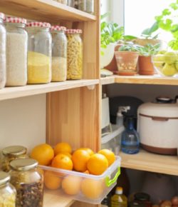 Špajz nebo skříň? Jak uložit trvanlivé potraviny