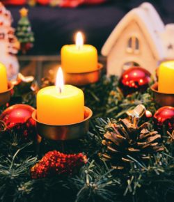 Hořící adventní věnec nebo vánoční stromeček? Poradíme, co dělat
