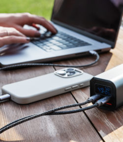 Co všechno utáhne na dovolené powerbanka?