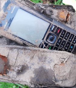 Ukliďme Česko spolu s T‑Mobile a Remobilem míří k rekordu ve sběru vysloužilých telefonů